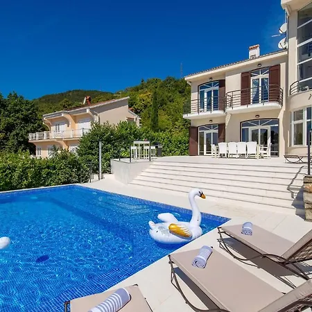 Nice In Matulji With 5 Bedrooms, Wifi And Outdoor Swimming Pool Casa vacanze