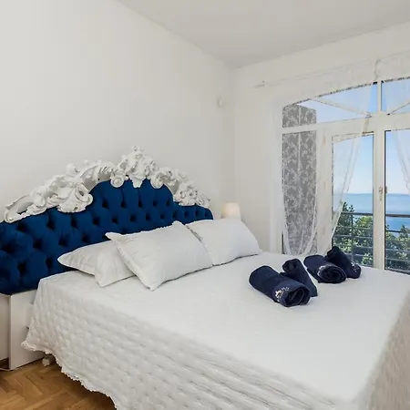 Nice In Matulji With 5 Bedrooms, Wifi And Outdoor Swimming Pool *
