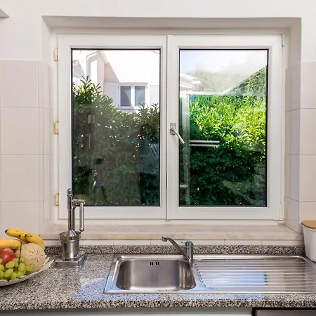 Casa vacanze Nice In Matulji With 5 Bedrooms, Wifi And Outdoor Swimming Pool