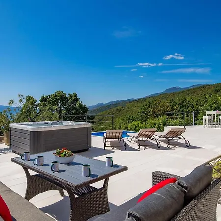 Nice In Matulji With 5 Bedrooms, Wifi And Outdoor Swimming Pool * Abbazia