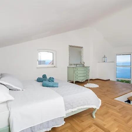 Nice In Matulji With 5 Bedrooms, Wifi And Outdoor Swimming Pool Casa vacanze Abbazia