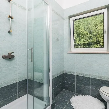 Nice In Matulji With 5 Bedrooms, Wifi And Outdoor Swimming Pool