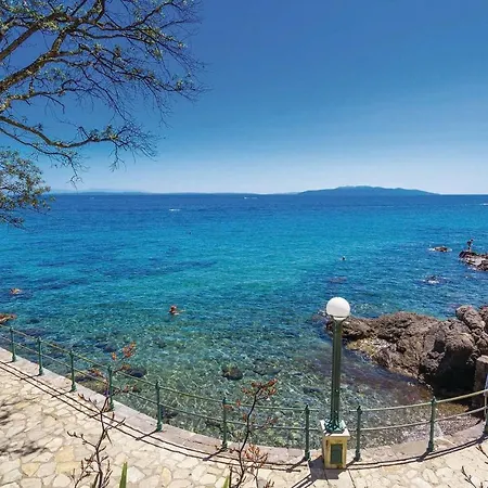 Casa vacanze Nice In Matulji With 5 Bedrooms, Wifi And Outdoor Swimming Pool Abbazia