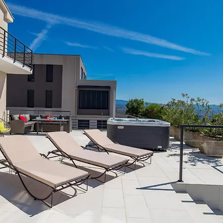 Nice In Matulji With 5 Bedrooms, Wifi And Outdoor Swimming Pool Casa vacanze Abbazia