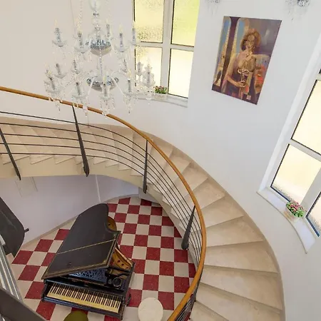 Nice In Matulji With 5 Bedrooms, Wifi And Outdoor Swimming Pool Abbazia