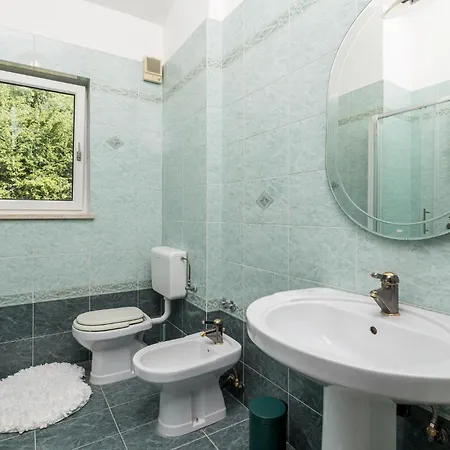 Casa vacanze Nice In Matulji With 5 Bedrooms, Wifi And Outdoor Swimming Pool Abbazia