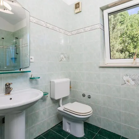 Casa vacanze Nice In Matulji With 5 Bedrooms, Wifi And Outdoor Swimming Pool *