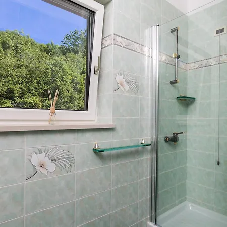Nice In Matulji With 5 Bedrooms, Wifi And Outdoor Swimming Pool Abbazia