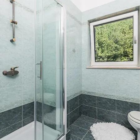 Casa vacanze Nice In Matulji With 5 Bedrooms, Wifi And Outdoor Swimming Pool *