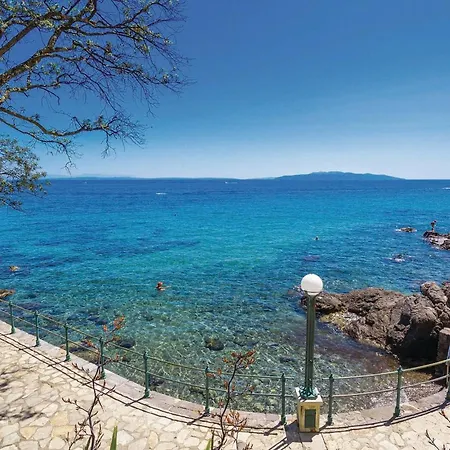 Nice In Matulji With 5 Bedrooms, Wifi And Outdoor Swimming Pool Casa vacanze Abbazia